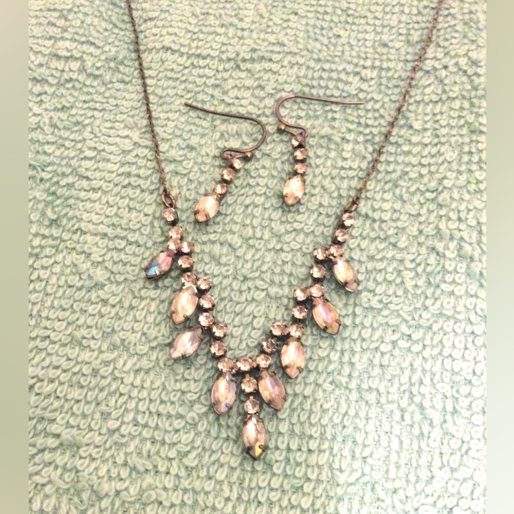 Woman’s Vintage Style 3 Piece Jewelry Set Bundle